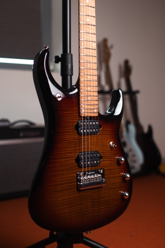 Ernie Ball Music Man JP15 - TIGER EYE FLAME TOP