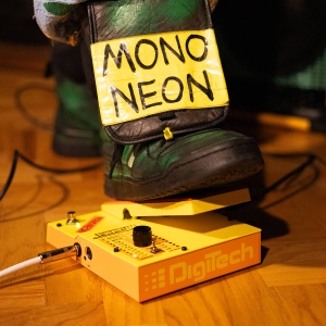 DIGITECH • MonoNeon Artist Signature Whammy WHAMMYMNV-04 • Уами ефект за китара/бас